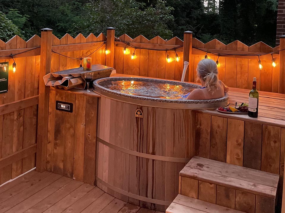 hot-tub-bookpei-scaled
